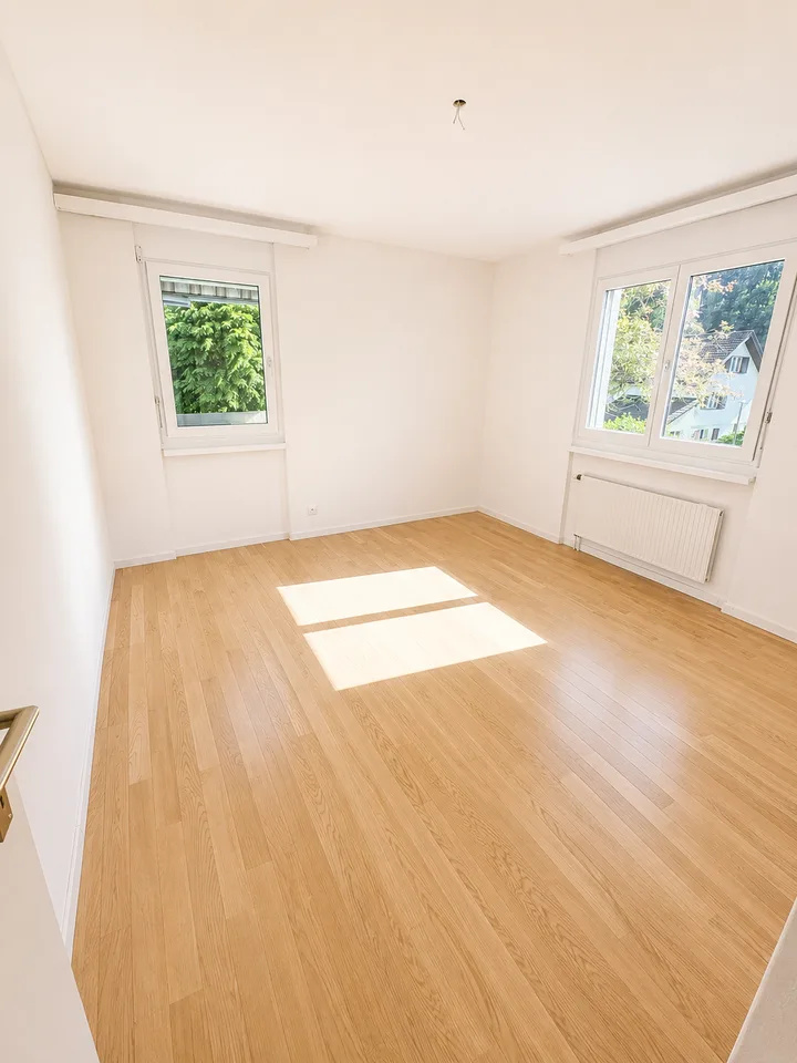 Appartamento luminoso 5.5 locali con ampio balcone e vista sul verde