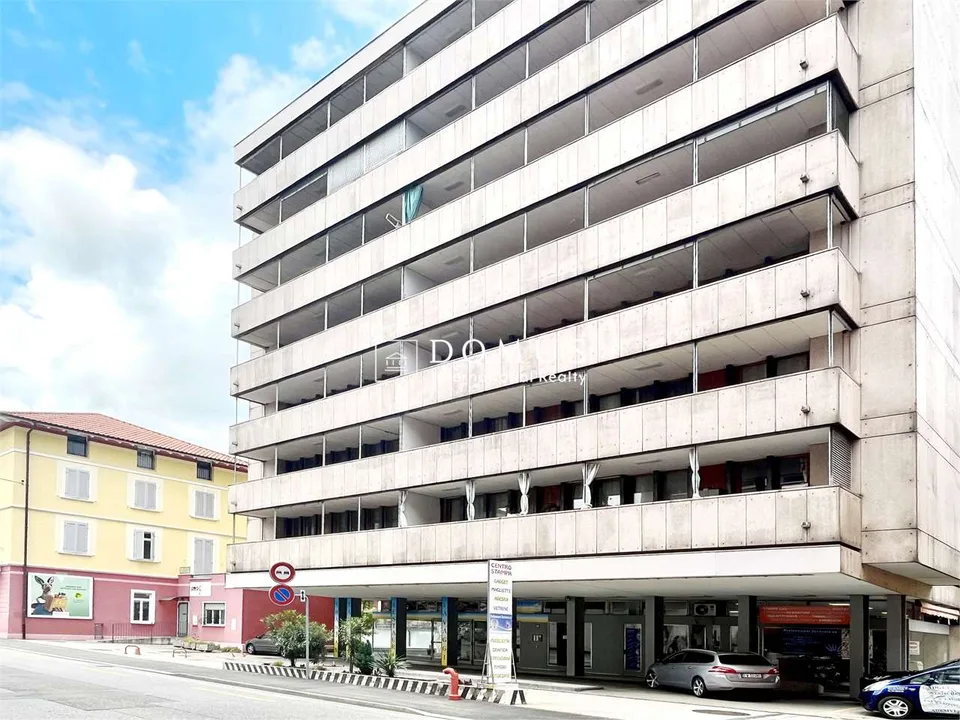 Spazioso attico di 6 locali anche uffici