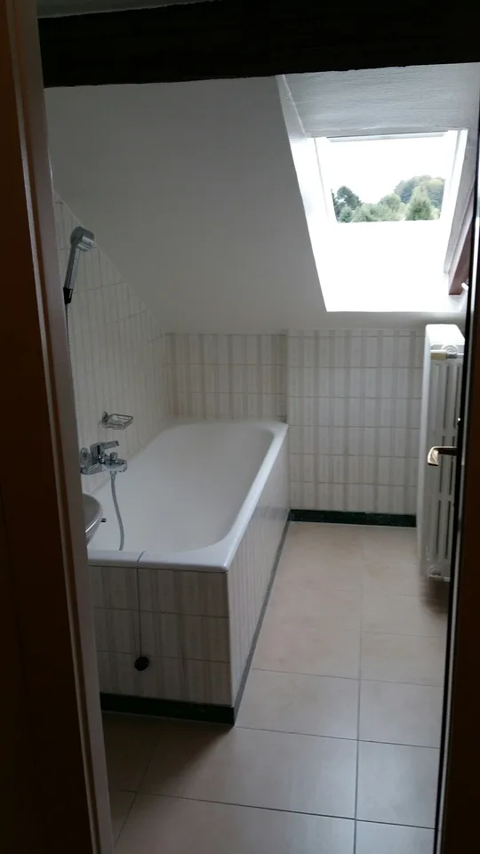 Wohnung mit 5.5 Zimmern im Dachgeschoss mit viel Charme, 1. Stock, ca. 129 m2