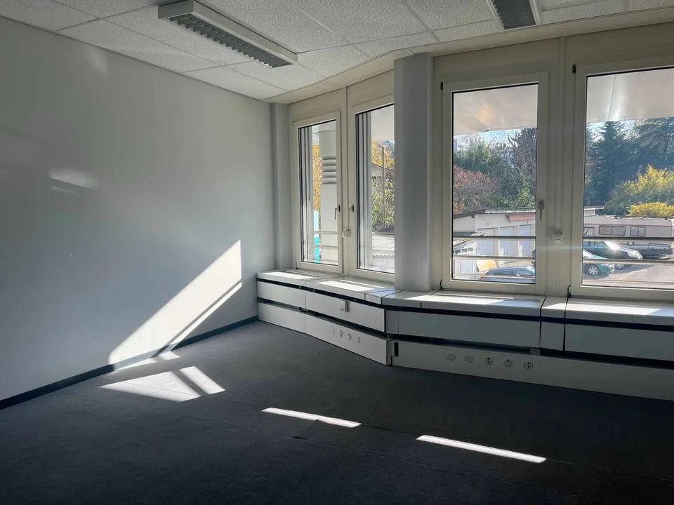 Uffici 480m2 luminosi vicino all'aeroporto e alla Place des Nations