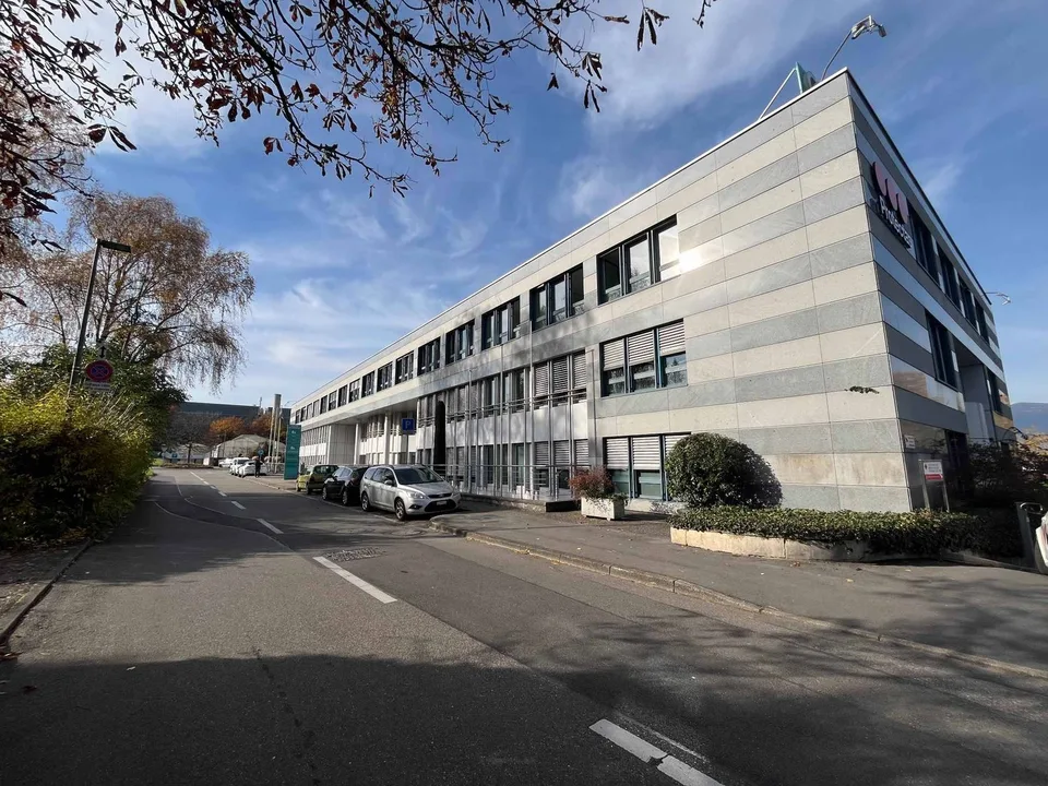 Bureaux 480m2 lumineux à proximité de l'aéroport et de la Place des Nations