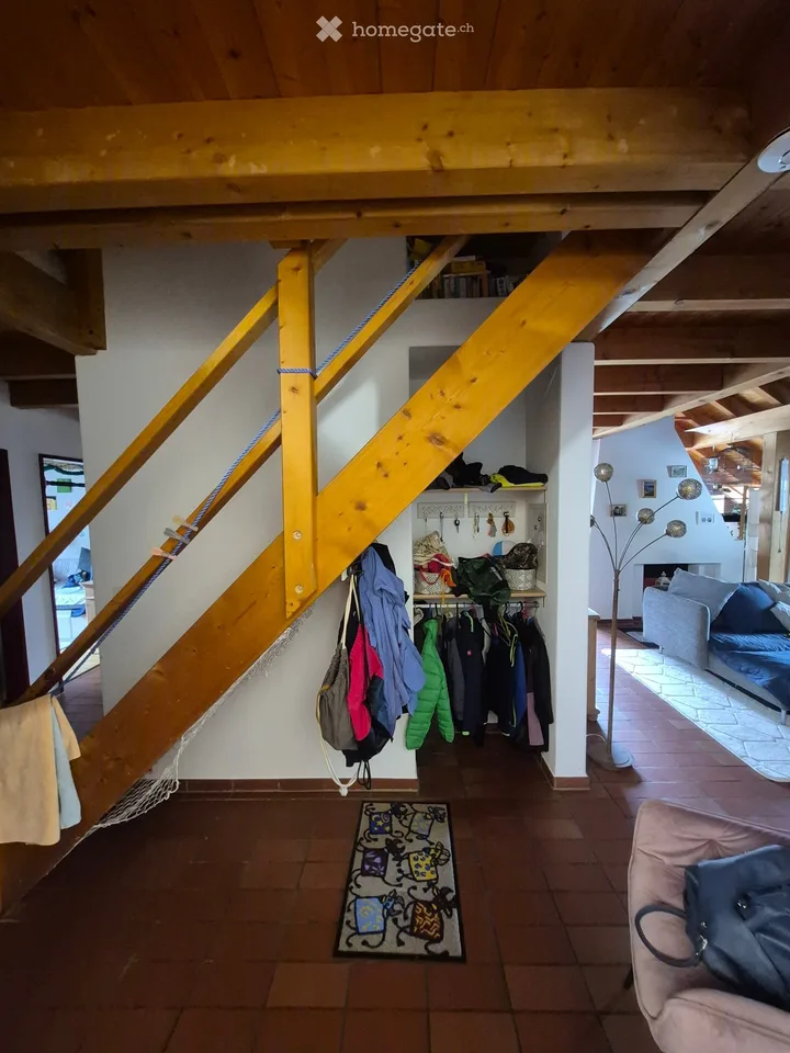 Bella appartamento di 6,5 locali mansardato con balcone a Tamins