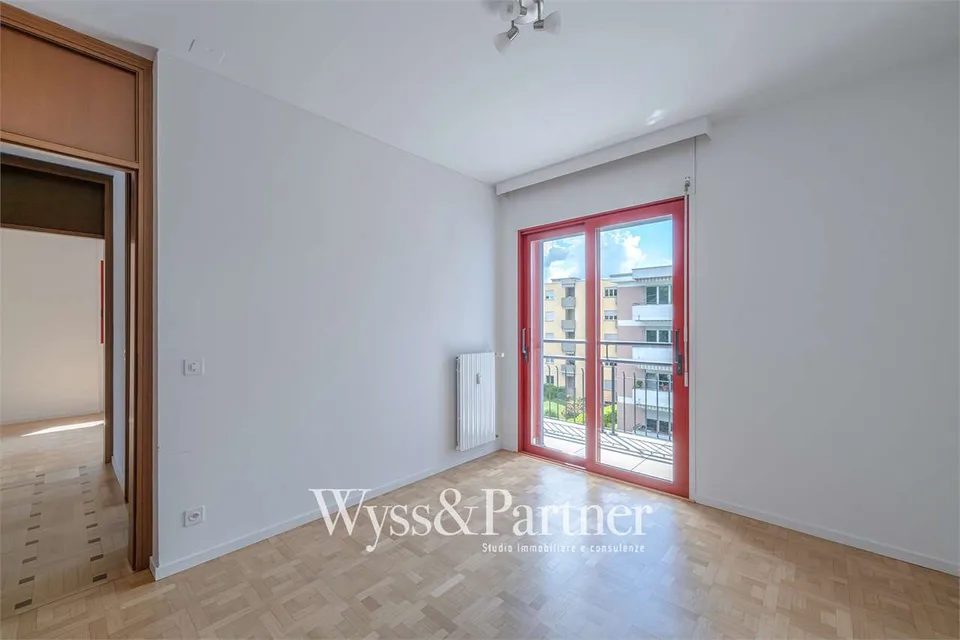4,5 Lokale renoviert in Lugano mit Terrasse, 2 Bädern und Parkplatz