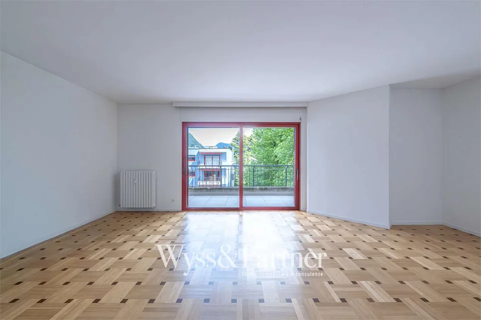 4,5 Lokale renoviert in Lugano mit Terrasse, 2 Bädern und Parkplatz