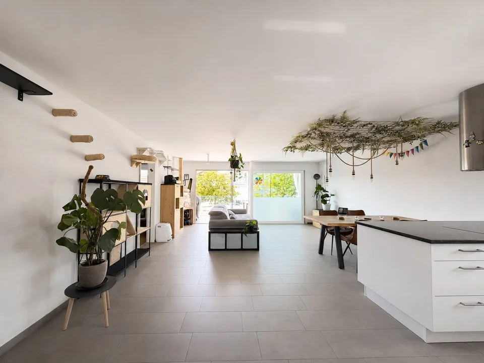 Appartement lumineux 4.5 pièces avec balcon et belle vue à Kestenholz