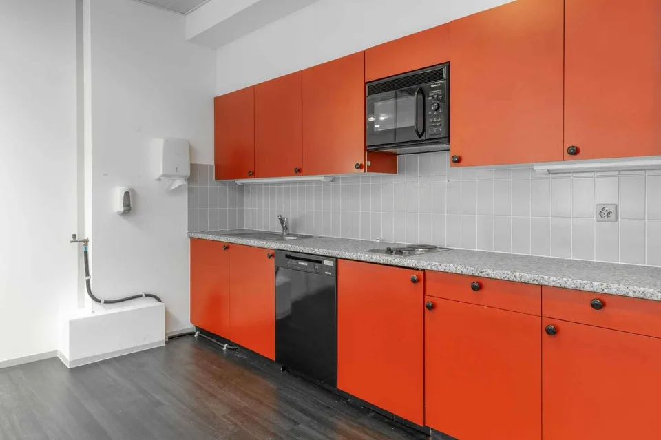 GEBÄUDE MIT MEHREREN FUNKTIONEN ÜBER 3 Ebenen IN MEYRIN