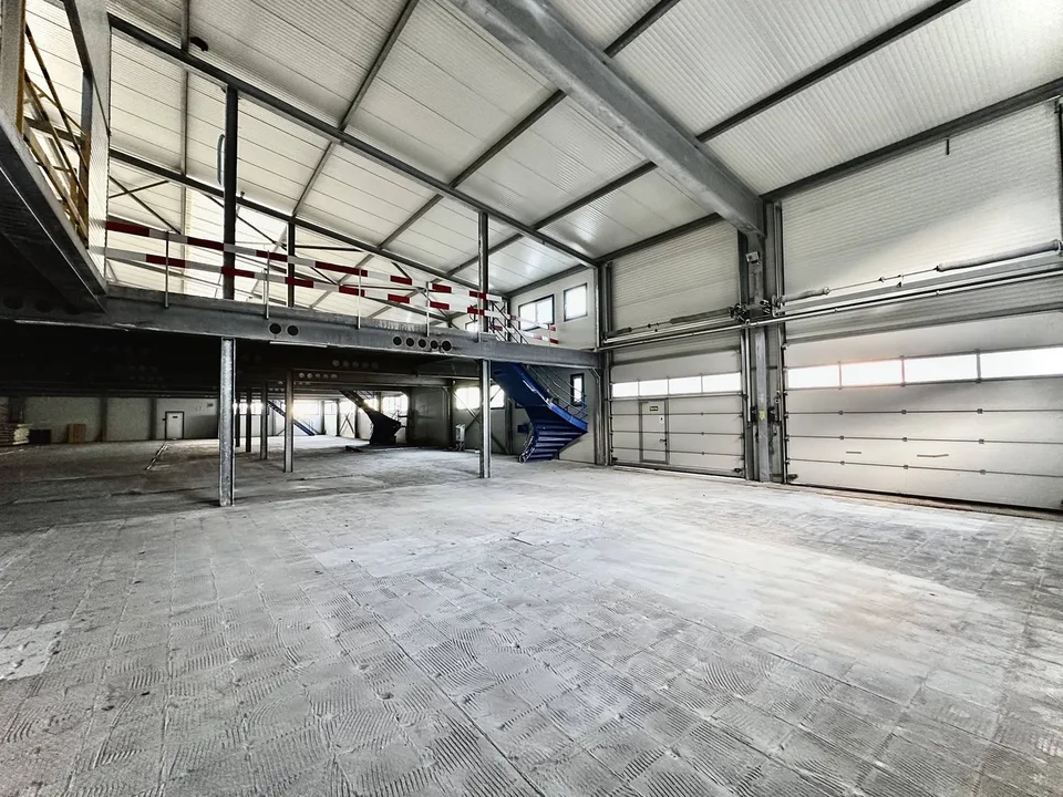 Lagerhalle in Sierre, Industriezone der Falken