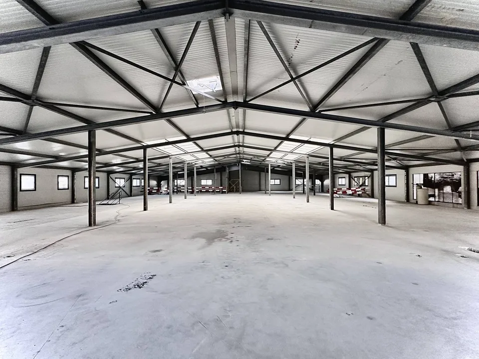 Lagerhalle in Sierre, Industriezone der Falken