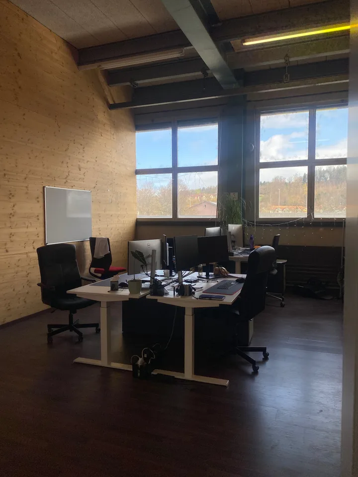 Günstiges Büro in kreativer Fabrikhalle