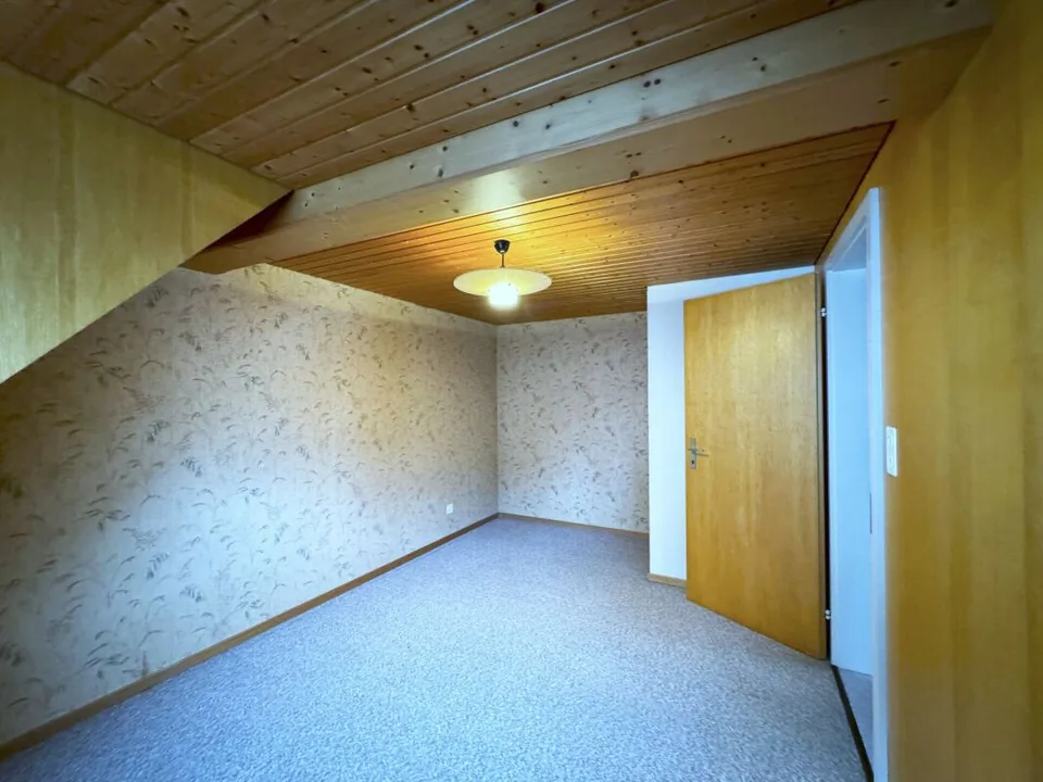 Petit appartement de 2 pièces sous les toits dans la vieille ville, pratiquement au bord du lac (250m) – photo 8 sur 12