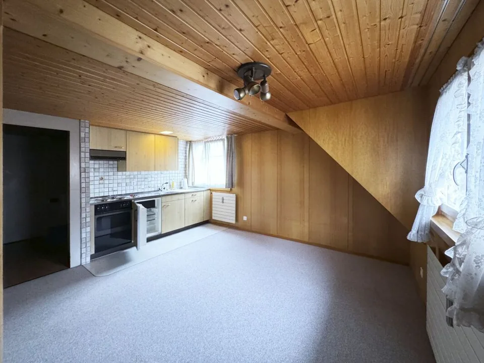 Petit appartement de 2 pièces sous les toits dans la vieille ville, pratiquement au bord du lac (250m) – photo 11 sur 12