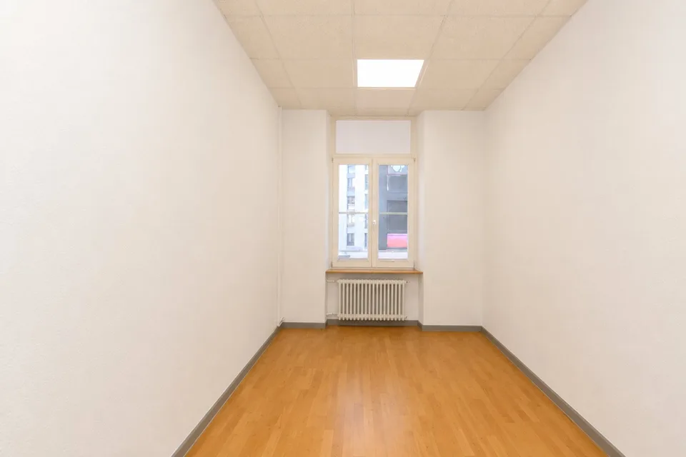 Ganze Etage mit 4 Büros im Herzen von Basel
