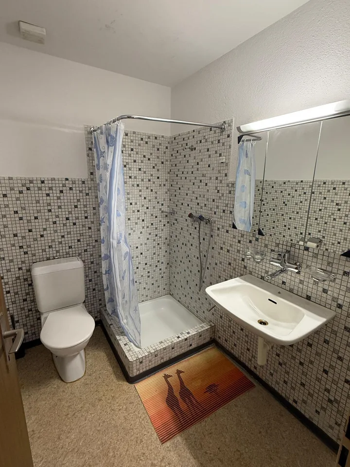 Helles Studio mit Balkon im Dachgeschoss