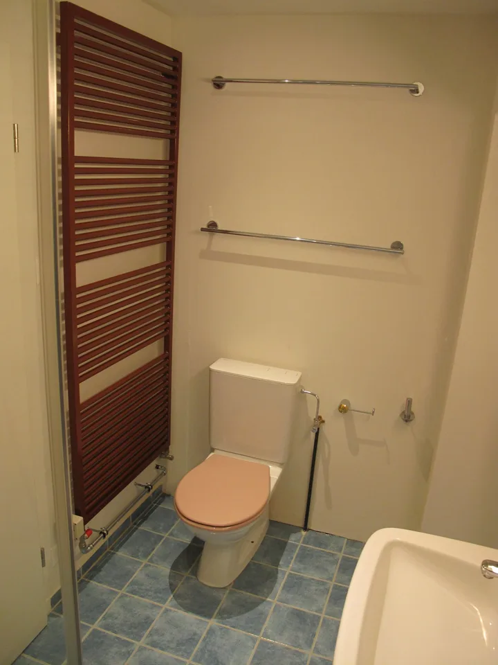 Single attic room with fireplace for rent - not an apartment – photo 9 of 9