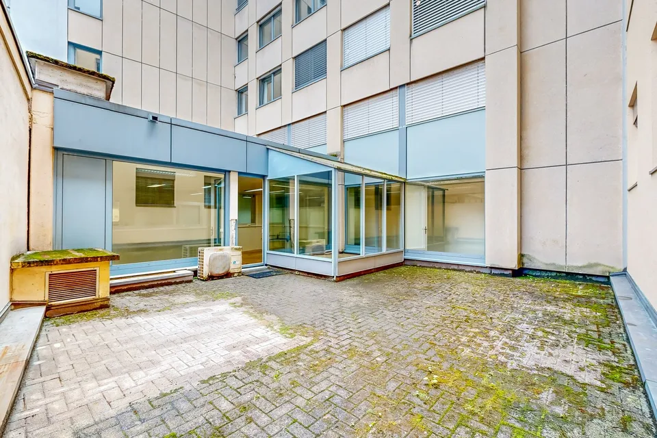 Superficie commerciale al piano terra di un edificio amministrativo – foto 7 di 7