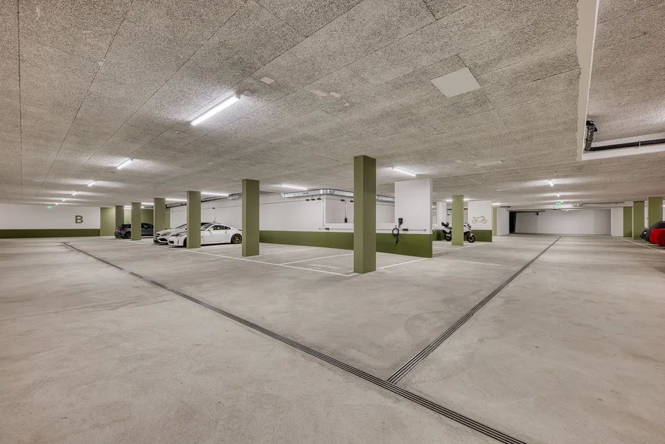 Moderne Parkplätze & Disponibel-Räume zu vermieten