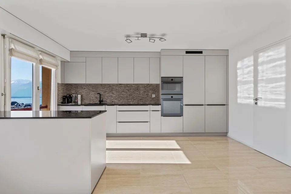 Schönes geräumiges 6.5-Zimmer-Apartment von 175m2 im 8. Stock