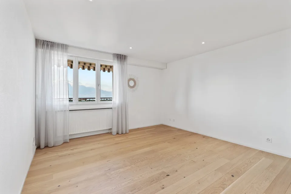 Beautiful spacious 6.5-room apartment of 175m2 on the 8th floor – photo 10 of 13