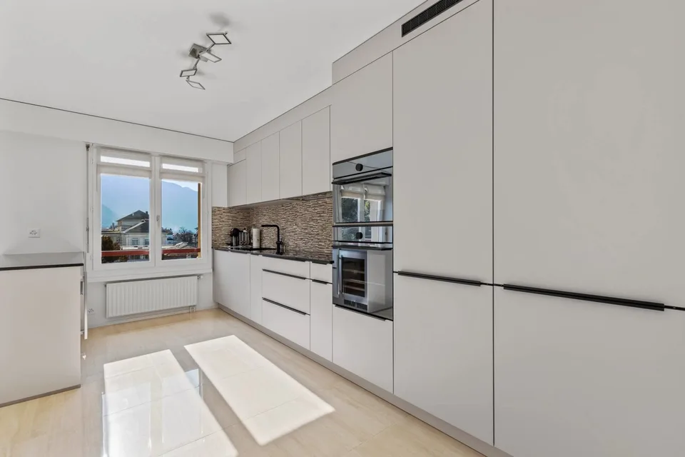 Schönes geräumiges 6.5-Zimmer-Apartment von 175m2 im 8. Stock