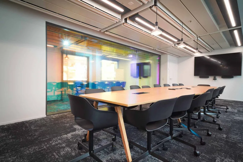 Uffici di 360m2 in affitto nel complesso Octagon Un ambiente moderno e dinamico