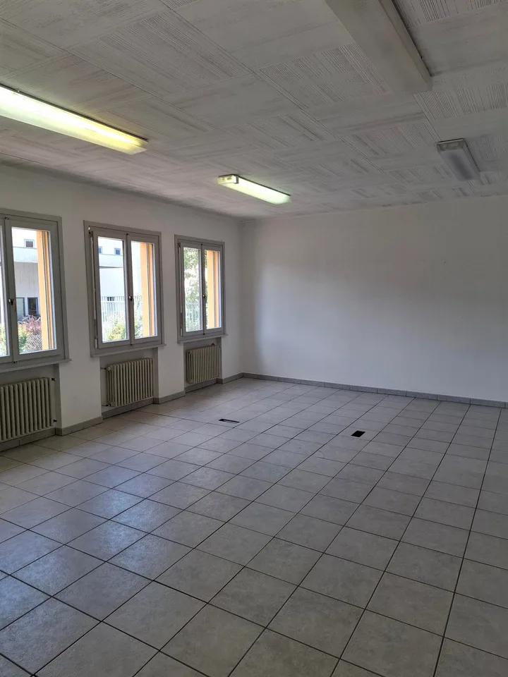 Bürofläche in Balerna zur Miete