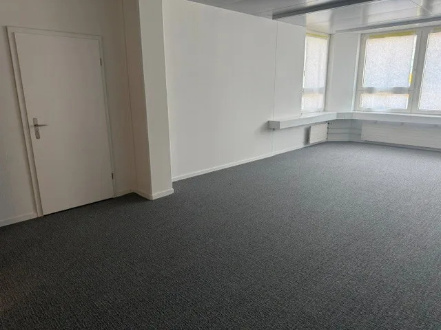 Renovierte Bürofläche für Ihr Bürokonzept (3 Räume)