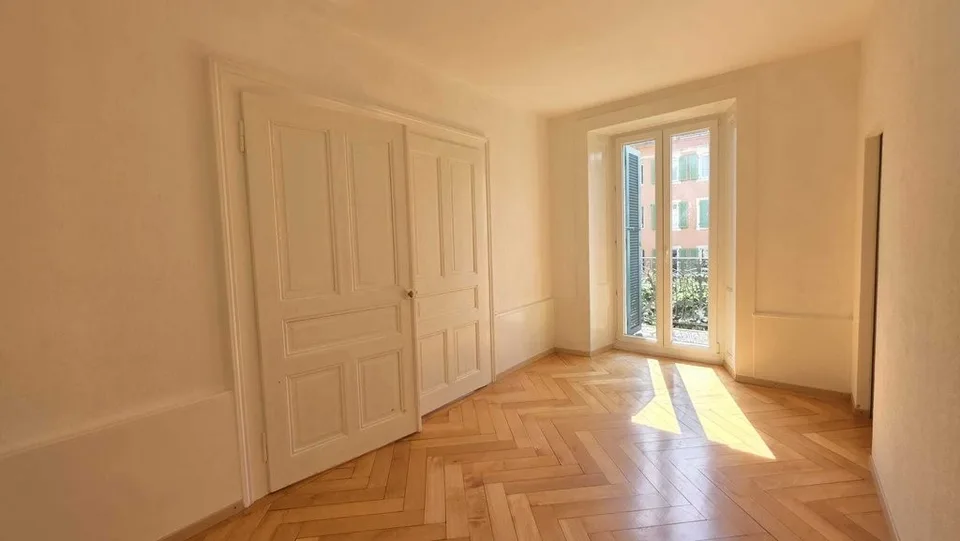 SCHÖNES APPARTEMENT ZUM VERMIETEN MIT BALKON