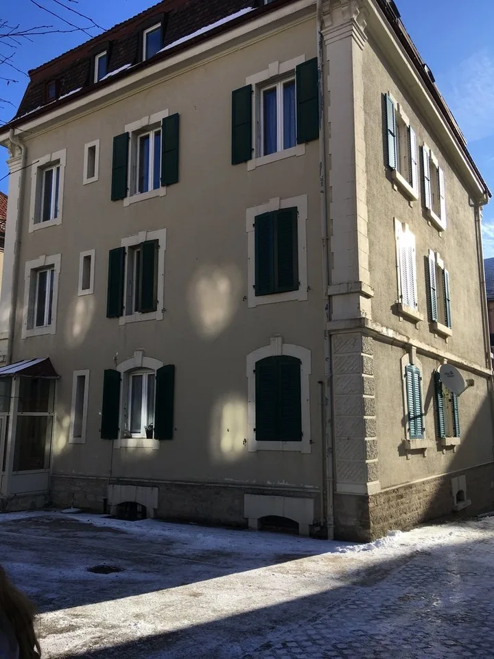 SCHÖNES APPARTEMENT ZUM VERMIETEN MIT BALKON