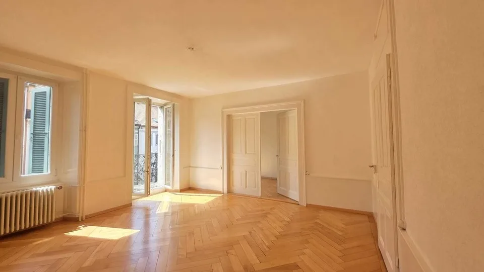 SCHÖNES APPARTEMENT ZUM VERMIETEN MIT BALKON