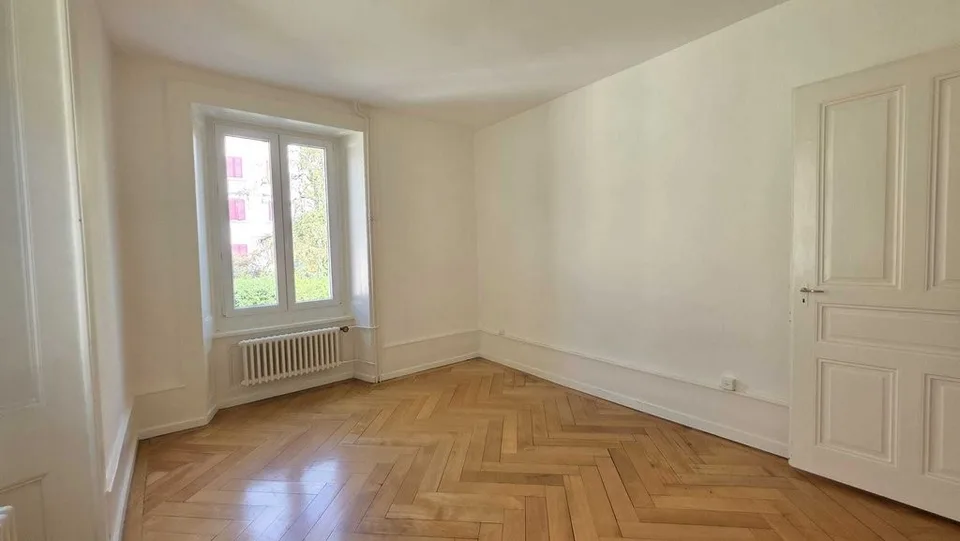 SCHÖNES APPARTEMENT ZUM VERMIETEN MIT BALKON