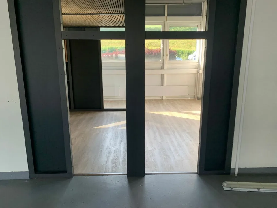 Verkaufsfläche zu vermieten: 328 m2 auf einem Level