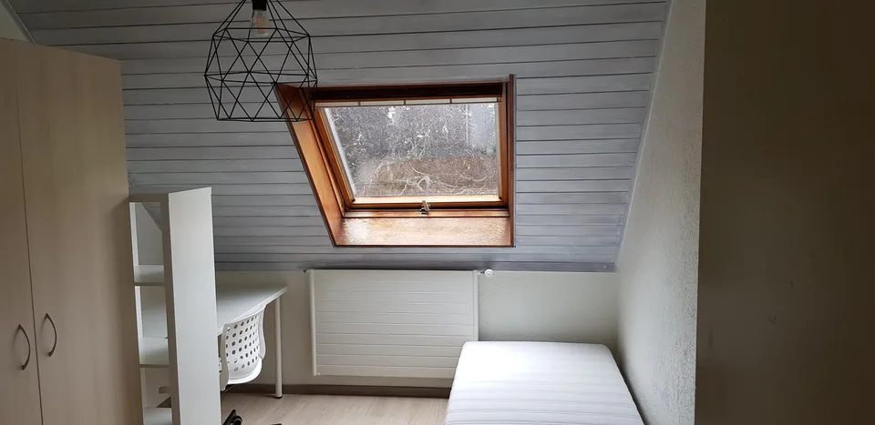 Chambre meublée