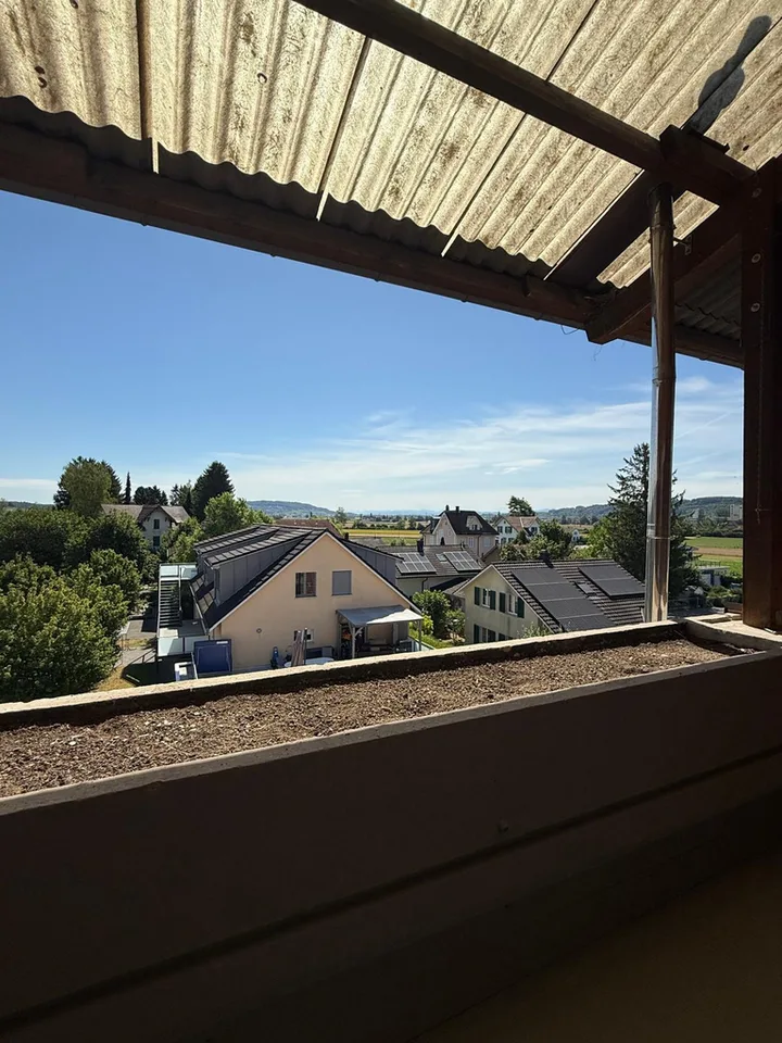 Helles Studio mit Balkon im Dachgeschoss