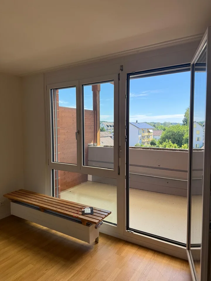Helles Studio mit Balkon im Dachgeschoss