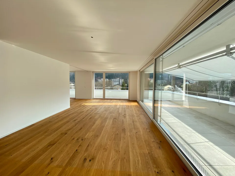 Exklusive Attikawohnung mit Blick auf den Pilatus und grosser Terrasse!