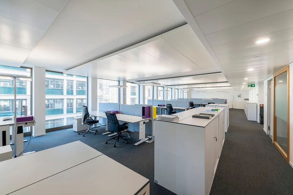 Bureaux prime à louer, centre-ville de Genève sur la place Bel-Air, aménagés, offrant un environnement de travail optimal – photo 7 sur 9