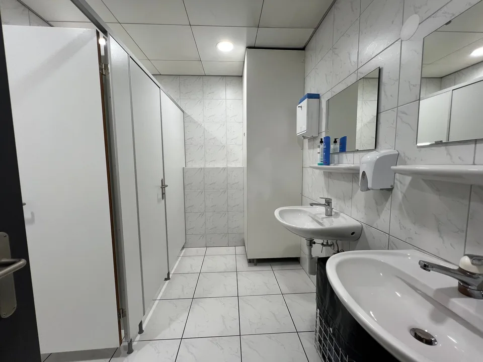 Ampio spazio ufficio di 4,5 locali nel cuore di Bülach – foto 8 di 10