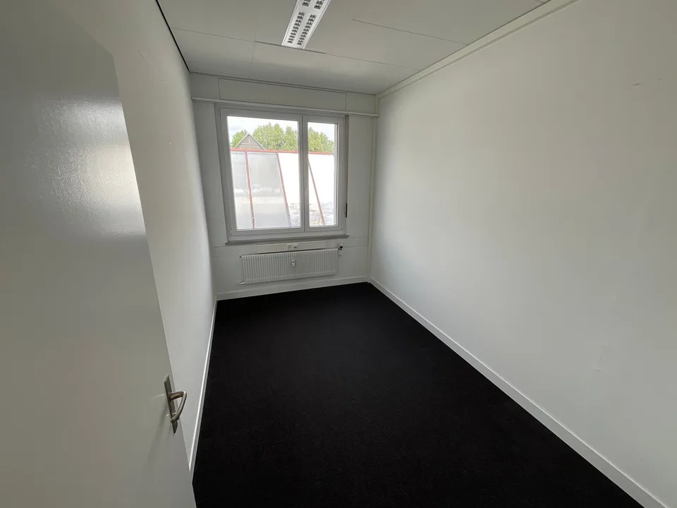 Helles Büro mit 6 Zimmern an der Motorenstrasse in Wetzikon ZH – Foto 8 von 10