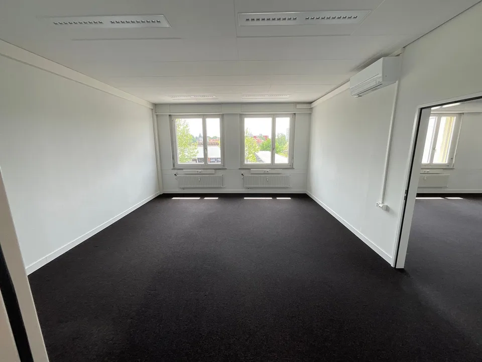 Ufficio luminoso con 6 stanze su Motorenstrasse a Wetzikon ZH