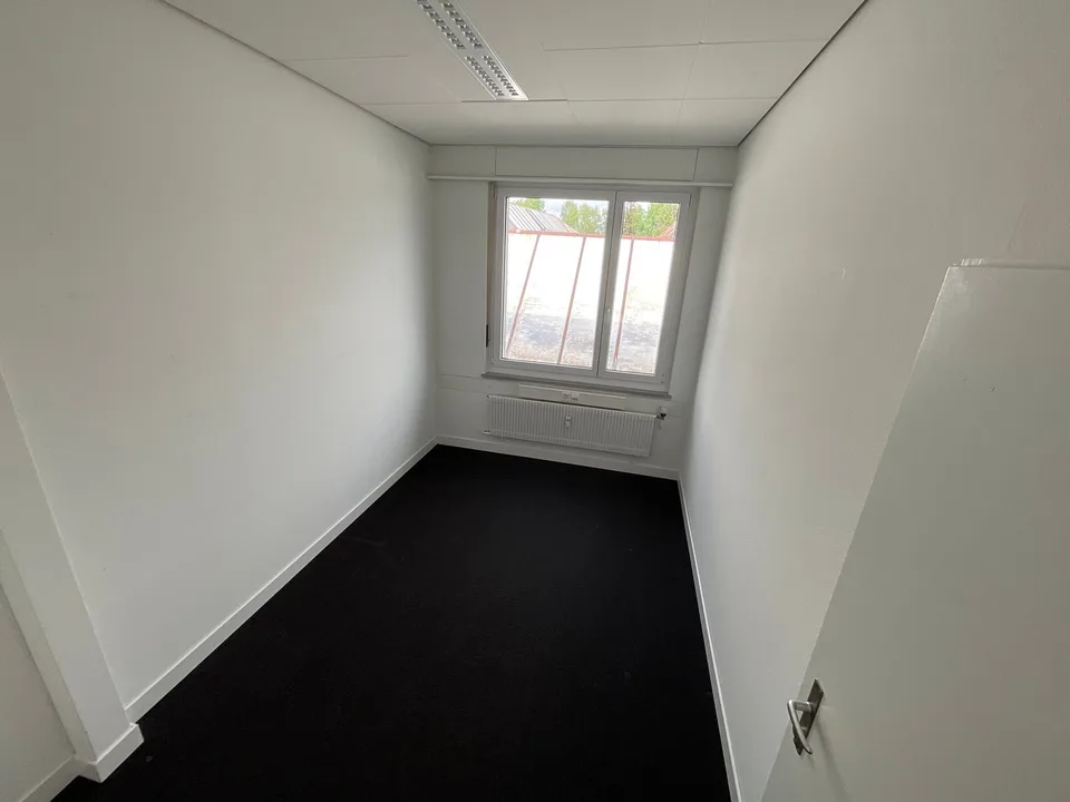 Helles Büro mit 6 Zimmern an der Motorenstrasse in Wetzikon ZH – Foto 9 von 10