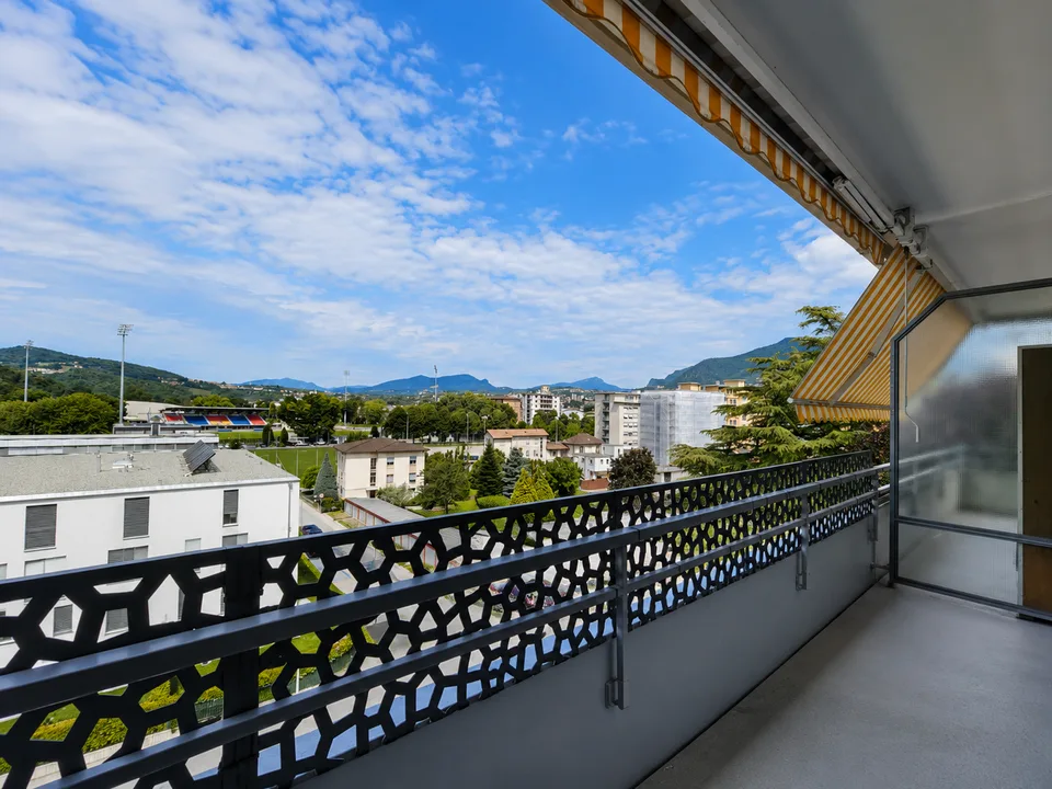 Chiasso: Affittasi rinnovato appartamento 2.5 locali con vista aperta