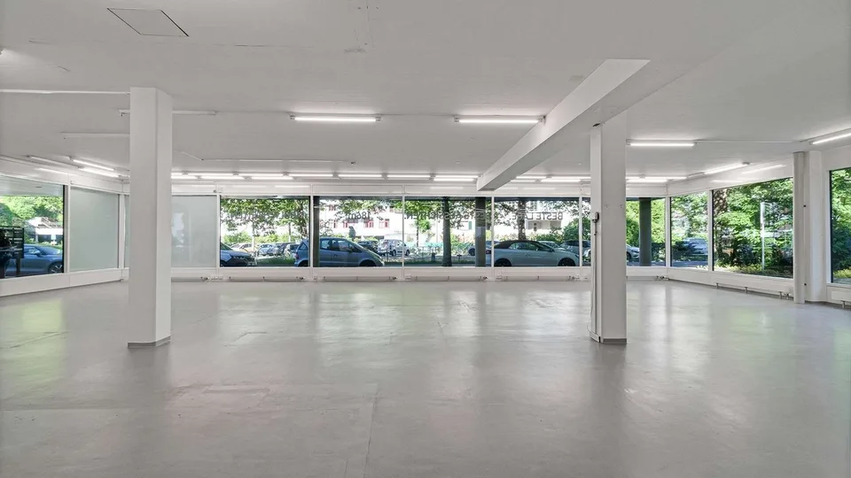 Espace commercial lumineux à proximité de la gare de Schaffhausen – photo 7 sur 13