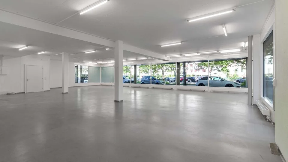 Espace commercial lumineux à proximité de la gare de Schaffhausen – photo 6 sur 13