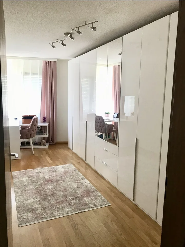 Appartement spacieux 5.5 pièces avec cheminée et grand balcon sud