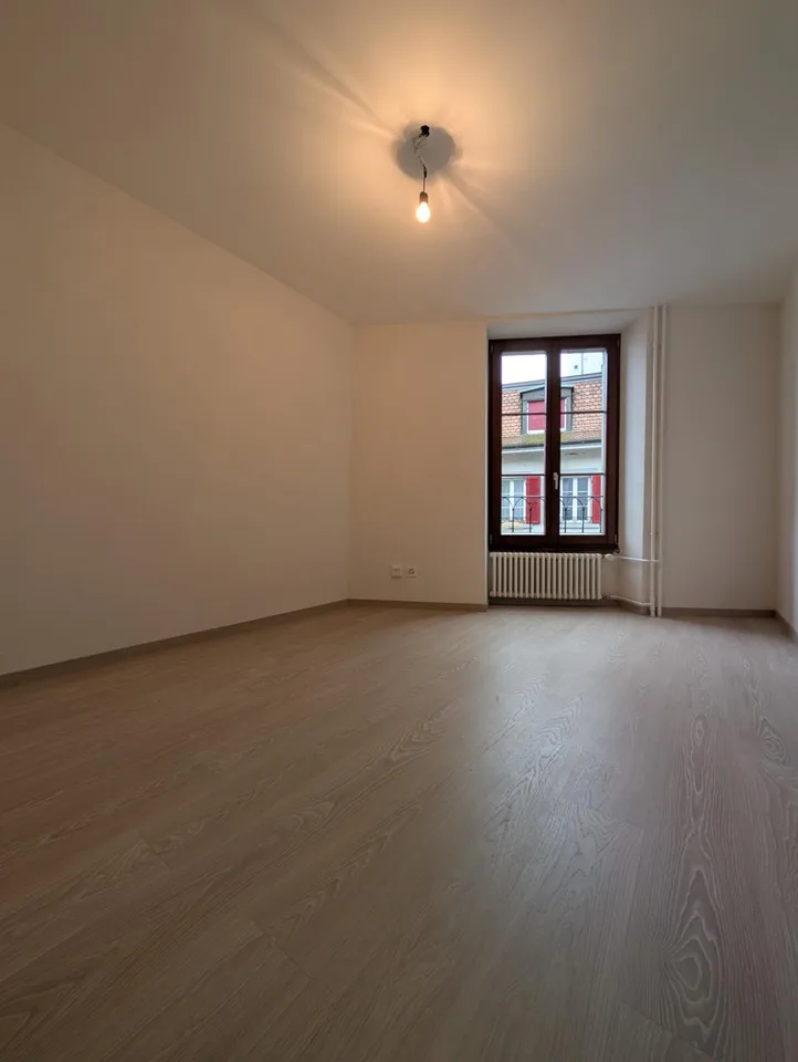 Wohnung mit 3.5 Zimmern im 2. Stock renoviert