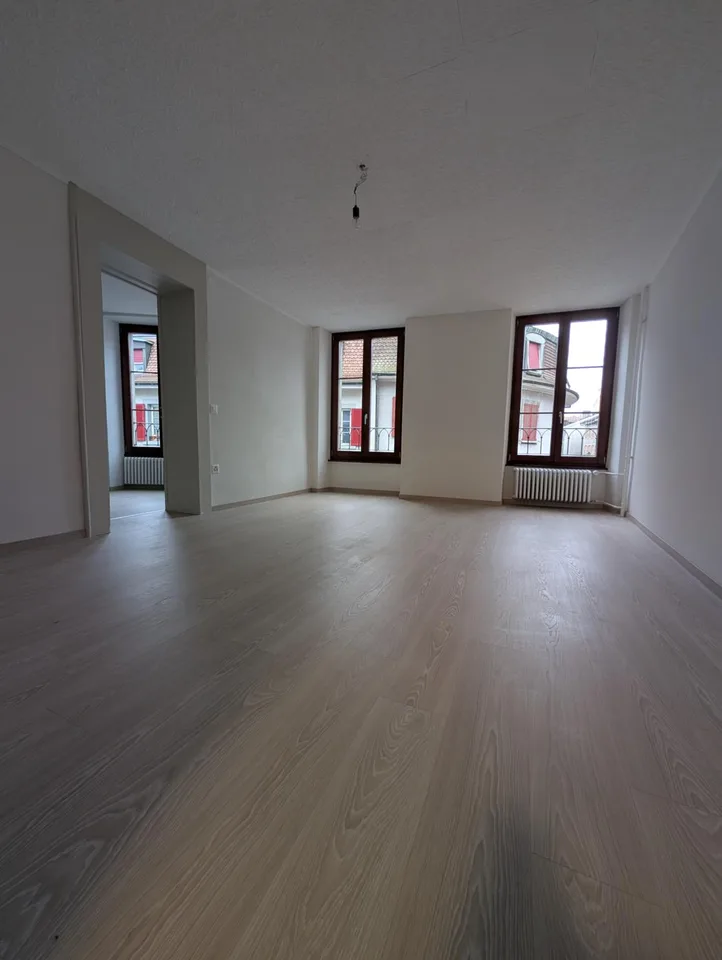 Wohnung mit 3.5 Zimmern im 2. Stock renoviert