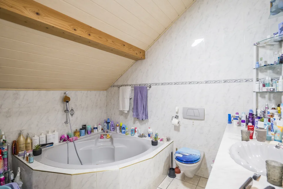 Sehr schöne Lage für dieses 6.5-Zimmer-Haus – Foto 9 von 12