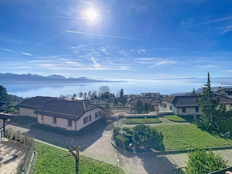 Appartamento attico di 135 m² con vista mozzafiato sul bacino del Lago di Ginevra