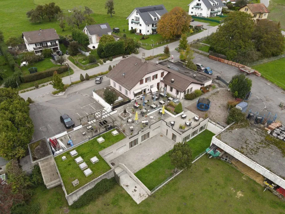 Gasthof mit Erweiterungsprojekt und Freizeitzentrum - Écoteaux