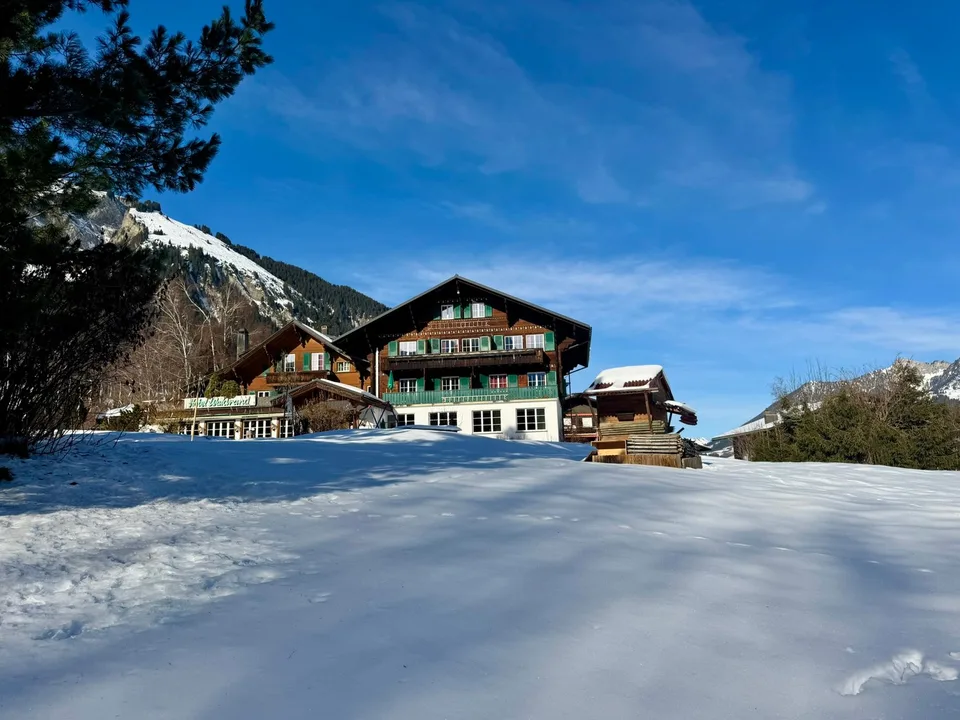 Hotel ben gestito, ristorante con coppia di proprietari in vendita